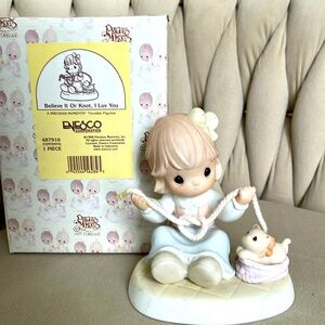 Precious moments “Believe it or knot, I luv you” 1998 #487910 porcelain doll